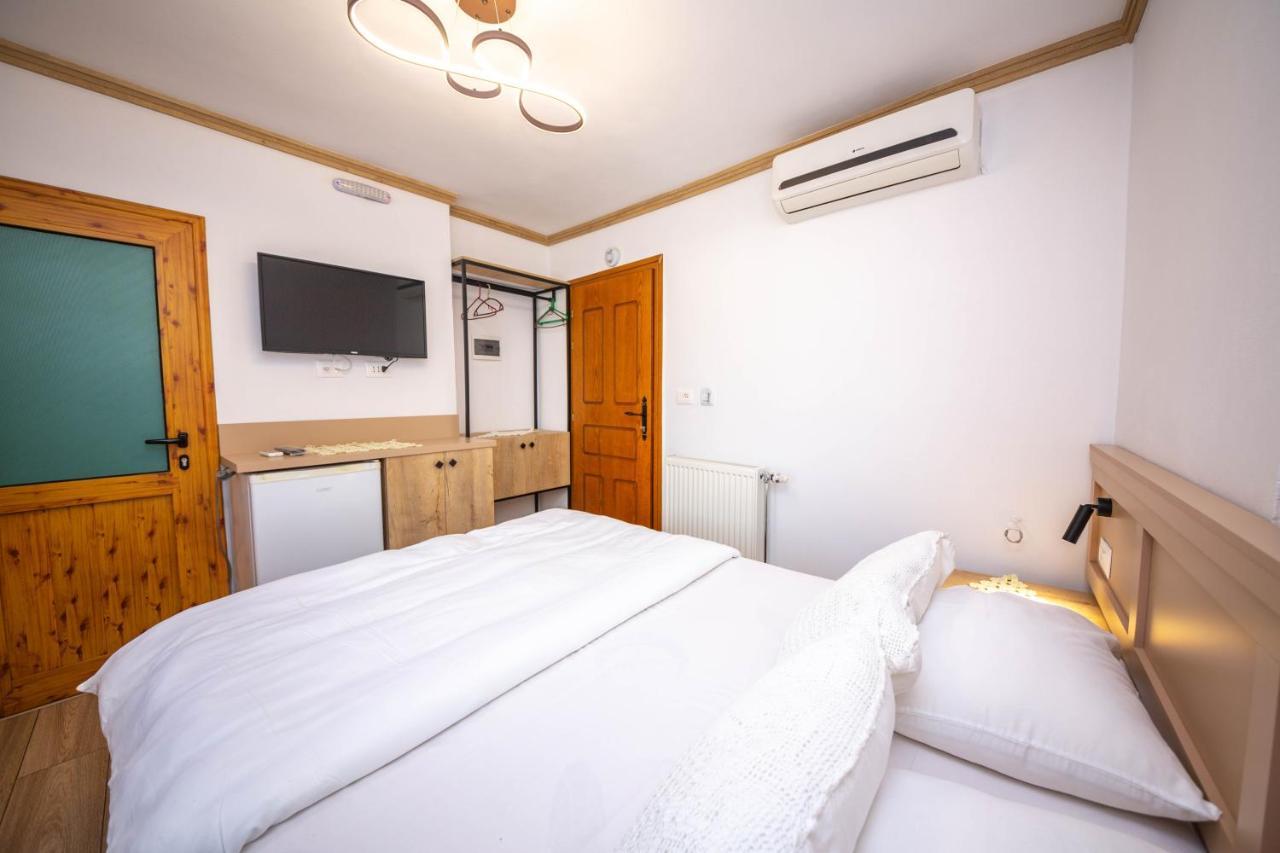 Gjirokastër Bed And Breakfast Kotoni מראה חיצוני תמונה